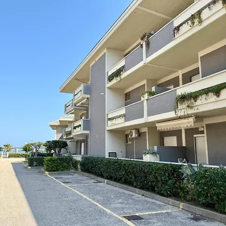 Marine Apartment *